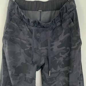 Lulu camouflage pants, size 6, 27”inseam